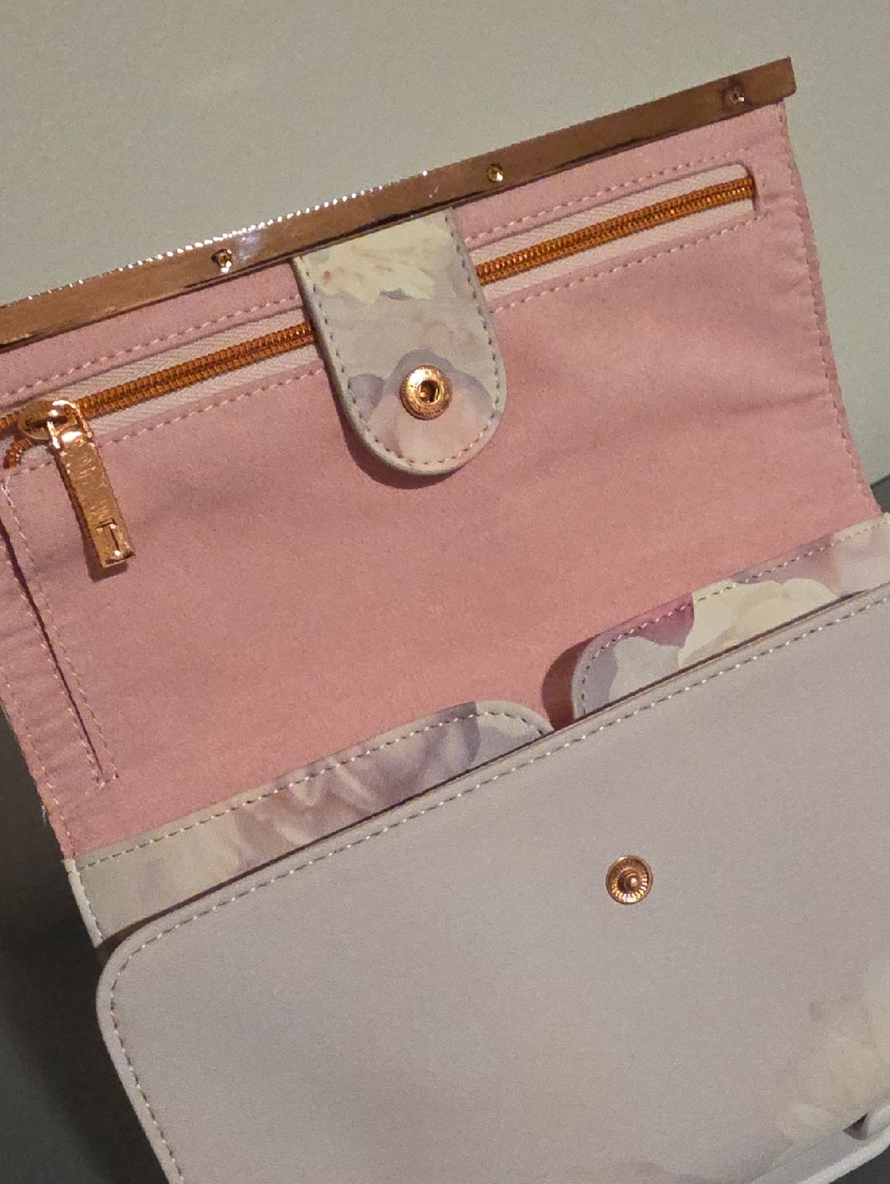 TED BAKER LONDON NWT Chelsea Pastel Floral Roll Travel Jewelry Clutch - Picture 9 of 16